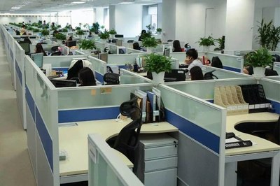 跨界创新 LESS女装入驻企业会议室，开启办公场景穿搭新纪元